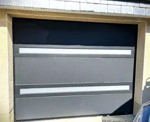 porte de garage sectionnelle panoramique noir, installée à Rennes