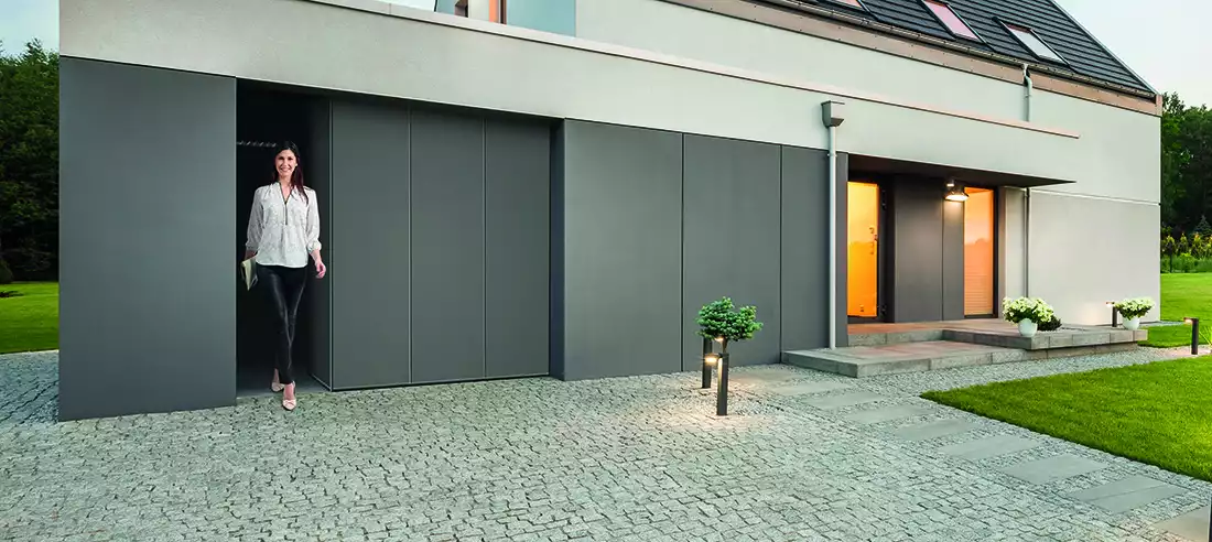 porte de garage laterale sectionnelle avec portillon intergrée Ille et Vilaine, Pose