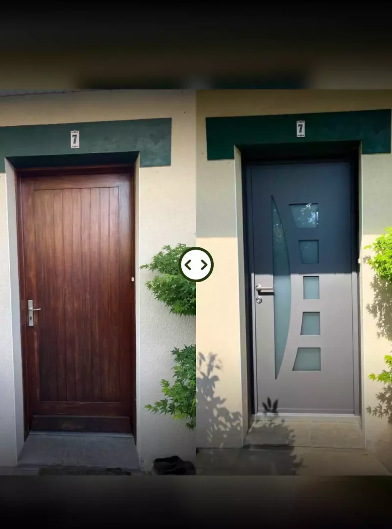 Remplacement de porte d'entrée en bois par une porte en aluminium gris semi-vitrée pour plus de luminosité