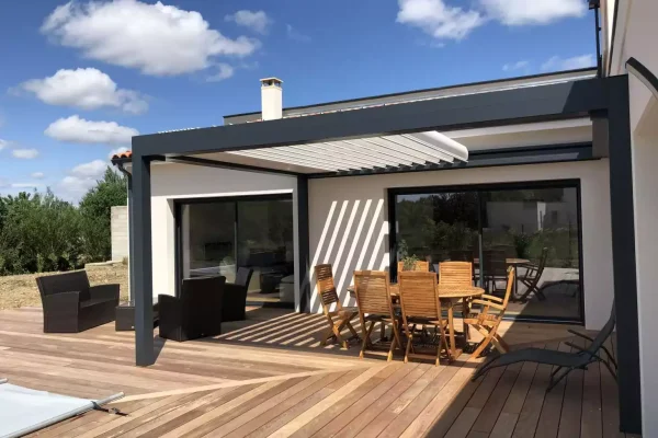 Pergola bioclimatique toit rétractable Marquises Stores