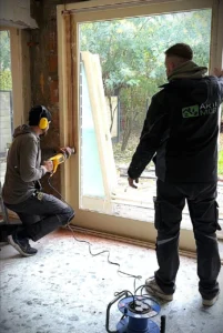équipe Artimob change les fenêtres en rénovations