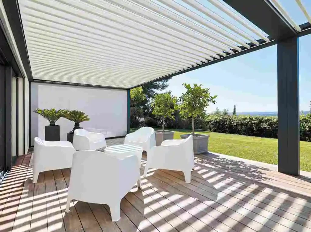 Pergola bioclimatique en aluminium La Toulousaine