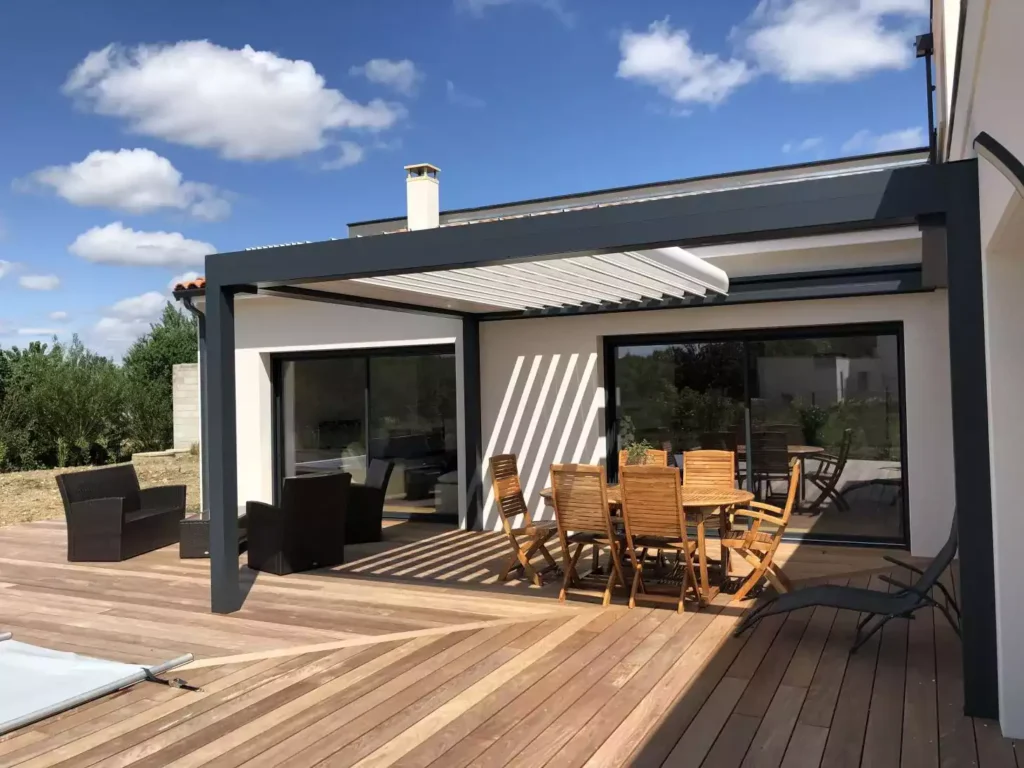 Pergola bioclimatique toit rétractable Marquises Stores